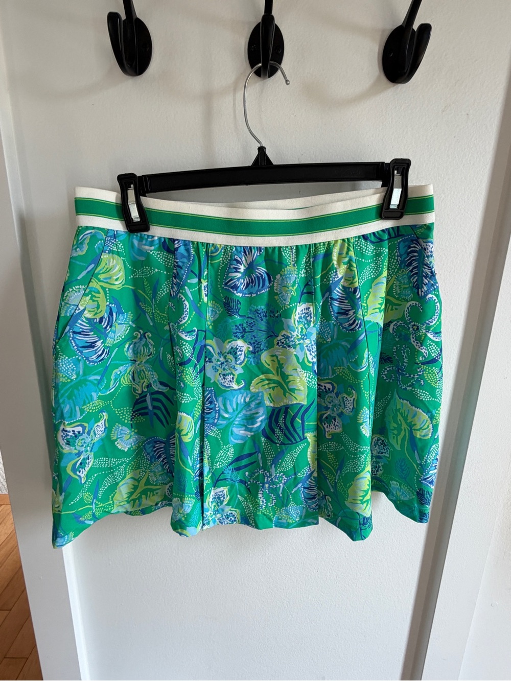 Lilly Pulitzer Luxletic Green & Blue Floral Skort with pockets